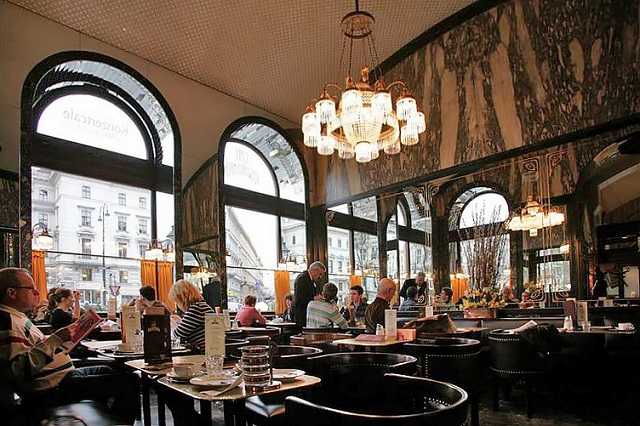 Vienna coffeehouse culture tour